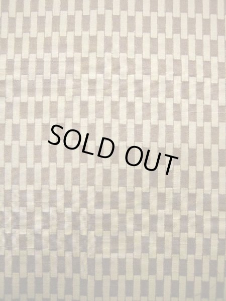 画像3: E1102N 小紋 女性用着物 シルク（正絹）  スモーキーな トープ 幾何学模様 【中古】 【USED】 【リサイクル】 ★★★☆☆ (3)