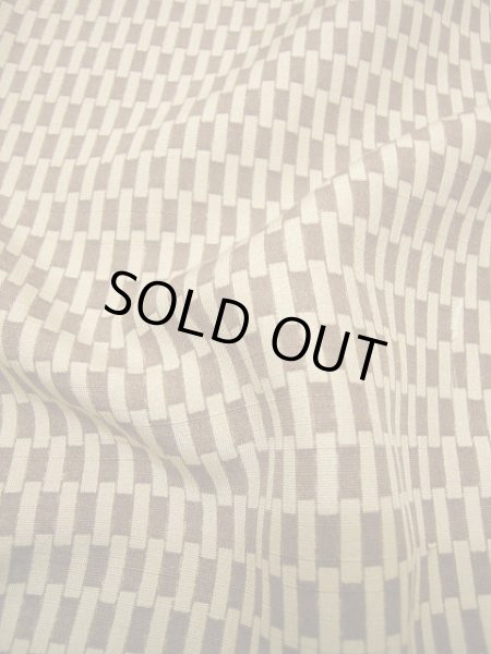 画像5: E1102N 小紋 女性用着物 シルク（正絹）  スモーキーな トープ 幾何学模様 【中古】 【USED】 【リサイクル】 ★★★☆☆ (5)