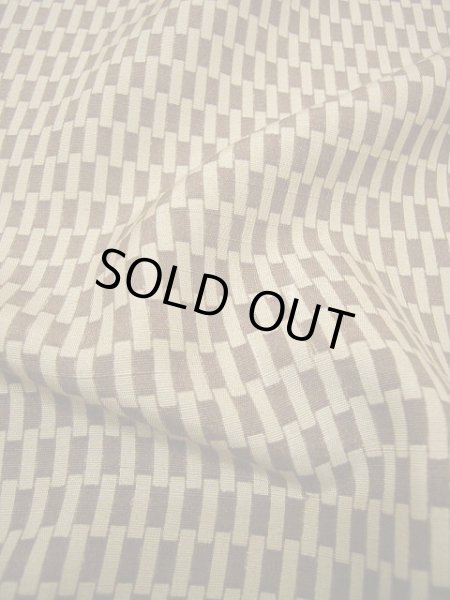 画像6: E1102N 小紋 女性用着物 シルク（正絹）  スモーキーな トープ 幾何学模様 【中古】 【USED】 【リサイクル】 ★★★☆☆ (6)