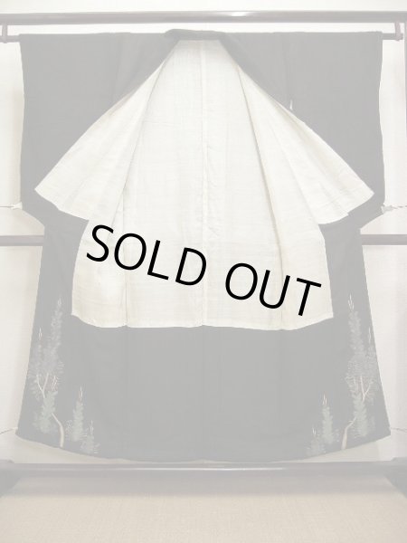 画像2: E1111T 留袖 女性用着物 シルク（正絹）   黒 松/松葉 【中古】 【USED】 【リサイクル】 ★☆☆☆☆ (2)