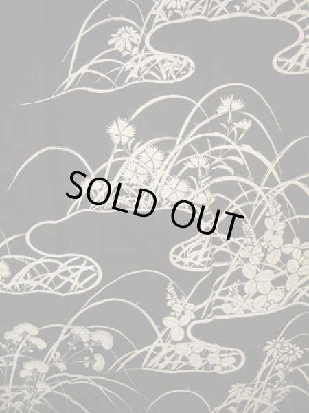 画像11: E1112J 留袖 女性用着物 シルク（正絹）   黒 草 【中古】 【USED】 【リサイクル】 ★★☆☆☆ (11)