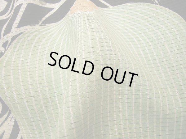 画像19: E1112J 留袖 女性用着物 シルク（正絹）   黒 草 【中古】 【USED】 【リサイクル】 ★★☆☆☆ (19)