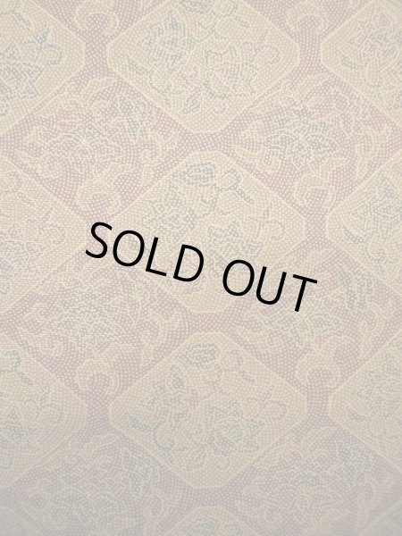 画像5: E727J 小紋 女性用着物 シルク（正絹） スモーキーな 薄い ブラウン（茶色） 唐花 【中古】 【USED】 【リサイクル】 ★★★☆☆ (5)