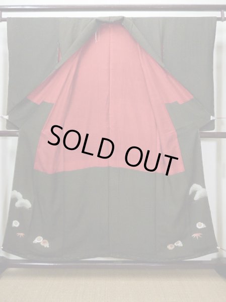 画像2: F0425G 留袖 女性用着物 シルク（正絹）  スモーキーな 黒 鶴 【中古】 【USED】 【リサイクル】 ★★☆☆☆ (2)