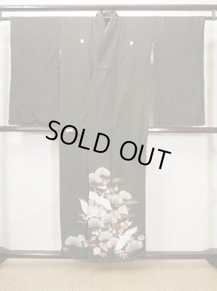 画像3: F0425G 留袖 女性用着物 シルク（正絹）  スモーキーな 黒 鶴 【中古】 【USED】 【リサイクル】 ★★☆☆☆ (3)