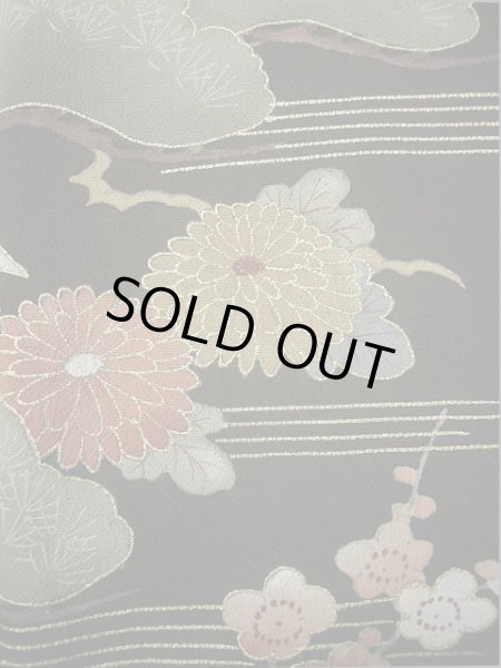 画像8: F0425G 留袖 女性用着物 シルク（正絹）  スモーキーな 黒 鶴 【中古】 【USED】 【リサイクル】 ★★☆☆☆ (8)