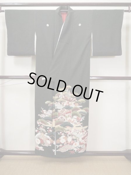 画像3: F0425H 留袖 女性用着物 シルク(正絹)   黒 御所車 【中古】 【USED】 【リサイクル】 ★★★☆☆ (3)