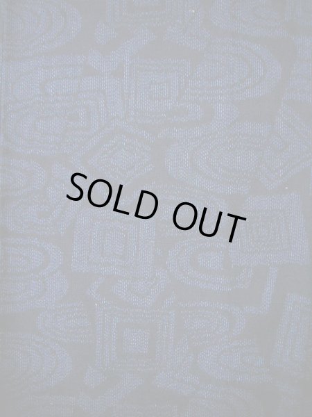 画像3: F0512A 紬 女性用着物 シルク(正絹)  ダークな 青 幾何学模様 【中古】 【USED】 【リサイクル】 ★★★★☆ (3)