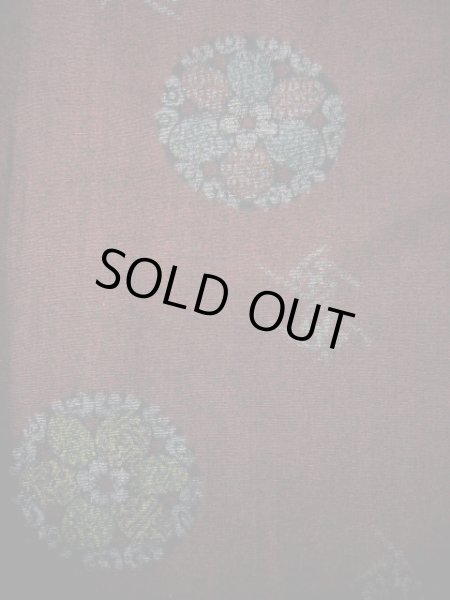 画像3: F0512X 紬 女性用着物 シルク(正絹) スモーキーな ダークな 赤 丸 【中古】 【USED】 【リサイクル】 ★★★★☆ (3)