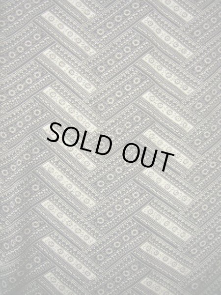 画像3: F0526A 小紋 女性用着物 シルク（正絹）   黒 檜垣文 【中古】 【USED】 【リサイクル】 ★★★☆☆ (3)