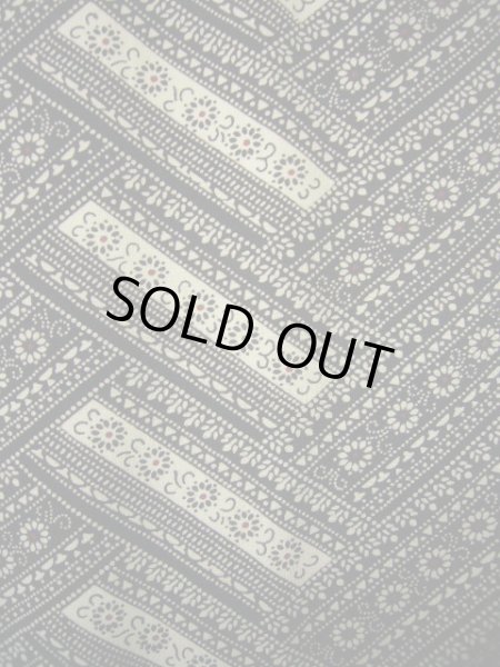 画像4: F0526A 小紋 女性用着物 シルク（正絹）   黒 檜垣文 【中古】 【USED】 【リサイクル】 ★★★☆☆ (4)