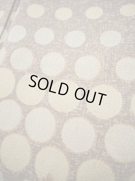 画像8: F0601H 付下げ 女性用着物 シルク(正絹) 薄い 紫がかった ブラウン(茶色) 小さな点々 【中古】 【USED】 【リサイクル】 ★☆☆☆☆ (8)