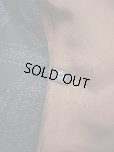 画像4: F0630E 大島紬 女性用着物 緯総絣（よこそうがすり） 近鉄謹製 シルク（正絹）  スモーキーな 黒, 七宝 【中古】 【USED】 【リサイクル】 ★★★★☆ (4)