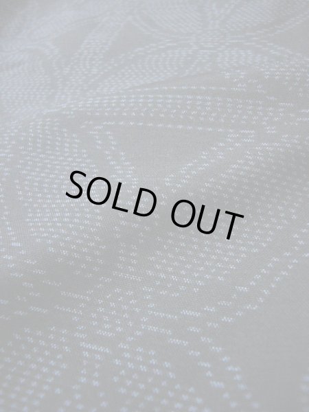 画像7: F0630E 大島紬 女性用着物 緯総絣（よこそうがすり） 近鉄謹製 シルク（正絹）  スモーキーな 黒, 七宝 【中古】 【USED】 【リサイクル】 ★★★★☆ (7)