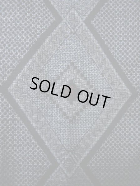 画像4: F0630G 大島紬 女性用着物 経緯併用(たてよこへいよう)絣 シルク（正絹）   グレー（灰色）, 菱 【中古】 【USED】 【リサイクル】 ★★★☆☆ (4)