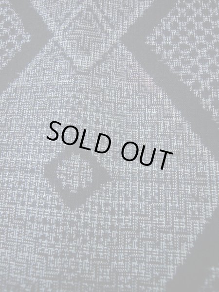 画像8: F0630G 大島紬 女性用着物 経緯併用(たてよこへいよう)絣 シルク（正絹）   グレー（灰色）, 菱 【中古】 【USED】 【リサイクル】 ★★★☆☆ (8)