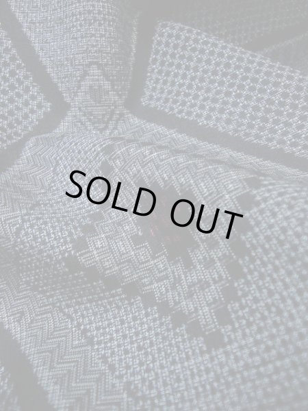 画像9: F0630G 大島紬 女性用着物 経緯併用(たてよこへいよう)絣 シルク（正絹）   グレー（灰色）, 菱 【中古】 【USED】 【リサイクル】 ★★★☆☆ (9)