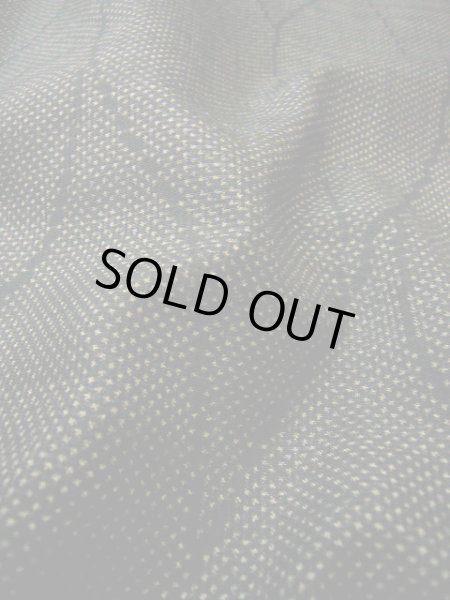 画像13: F1025E 大島紬 女性用着物 縦横絣 縦横絣 シルク（正絹） ダークな 茶色がかった グレー（灰色）, 葉 【中古】 【USED】 【リサイクル】 ★★★☆☆ (13)