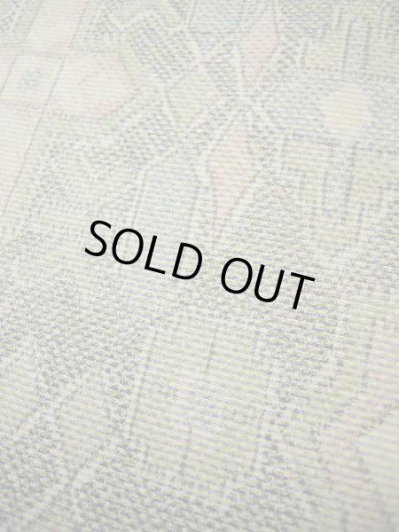 画像9: F1025J 大島紬 女性用着物 縦横絣 縦横絣 シルク(正絹) スモーキーな 薄い グリーン(緑), 十字 【中古】 【USED】 【リサイクル】 ★★★☆☆ (9)