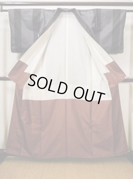 画像2: F1025S 大島紬 女性用着物 縦横絣 縦横絣 シルク(正絹)   黒, 縞 【中古】 【USED】 【リサイクル】 ★★★☆☆ (2)