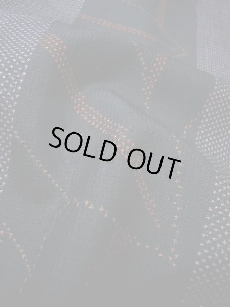 画像8: F1025S 大島紬 女性用着物 縦横絣 縦横絣 シルク(正絹)   黒, 縞 【中古】 【USED】 【リサイクル】 ★★★☆☆ (8)