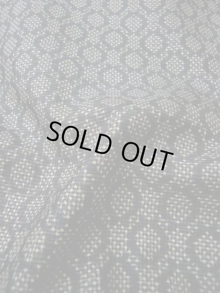 画像8: F1025T 大島紬 女性用着物 縦横絣 縦横絣 シルク(正絹) ダークな 青みのある 黒, 丸 【中古】 【USED】 【リサイクル】 ★★☆☆☆ (8)