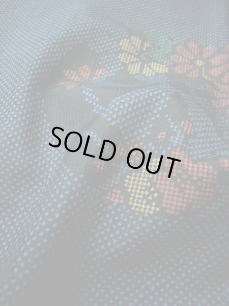 画像7: F1025Y 大島紬 女性用着物 横双 横双 シルク(正絹)   ネイビー(紺), 車輪 【中古】 【USED】 【リサイクル】 ★★★★☆ (7)