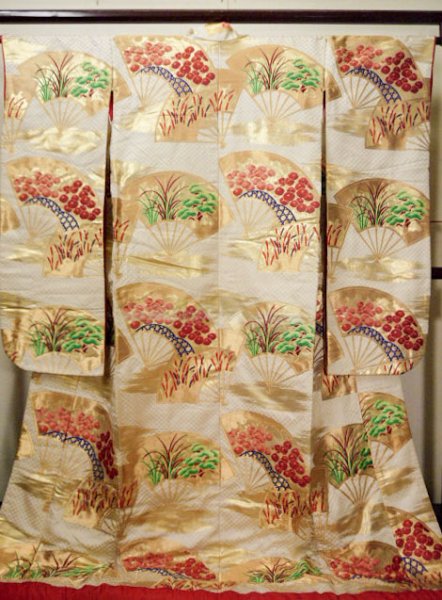 画像2: F1202E 打掛 女性用着物  シルク(正絹)  薄い ベージュ, 扇 【中古】 【USED】 【リサイクル】 ★★★★☆ (2)