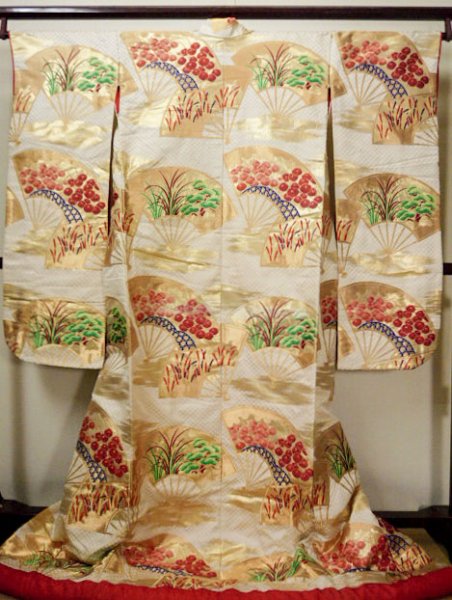 画像3: F1202E 打掛 女性用着物  シルク(正絹)  薄い ベージュ, 扇 【中古】 【USED】 【リサイクル】 ★★★★☆ (3)