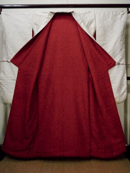 画像2: F1202J 打掛 女性用着物  シルク(正絹)  スモーキーな オフ ホワイト, 花菱 【中古】 【USED】 【リサイクル】 ★☆☆☆☆ (2)