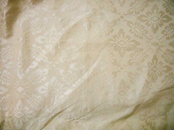 画像3: F1202J 打掛 女性用着物  シルク(正絹)  スモーキーな オフ ホワイト, 花菱 【中古】 【USED】 【リサイクル】 ★☆☆☆☆ (3)