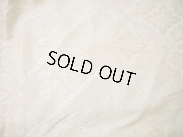 画像3: F1202J 打掛 女性用着物  シルク（正絹）  スモーキーな オフ　ホワイト, 花菱 【中古】 【USED】 【リサイクル】 ★☆☆☆☆ (3)