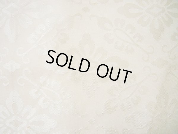 画像4: F1202J 打掛 女性用着物  シルク（正絹）  スモーキーな オフ　ホワイト, 花菱 【中古】 【USED】 【リサイクル】 ★☆☆☆☆ (4)