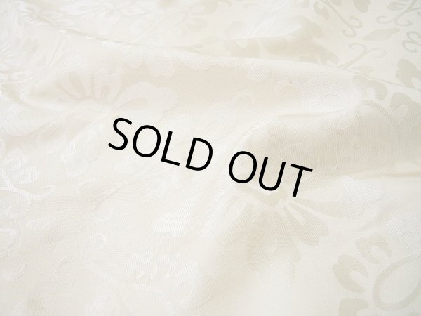 画像8: F1202J 打掛 女性用着物  シルク（正絹）  スモーキーな オフ　ホワイト, 花菱 【中古】 【USED】 【リサイクル】 ★☆☆☆☆ (8)