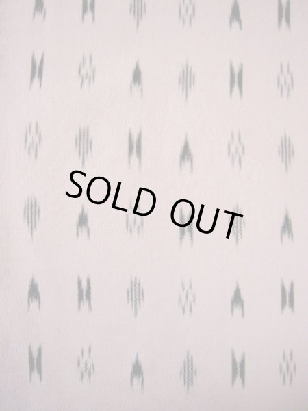 画像3: F1212N 織 女性用着物  シルク(正絹) クリーミーな 薄い ピンク, 抽象的模様 【中古】 【USED】 【リサイクル】 ★★☆☆☆ (3)