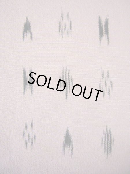 画像4: F1212N 織 女性用着物  シルク(正絹) クリーミーな 薄い ピンク, 抽象的模様 【中古】 【USED】 【リサイクル】 ★★☆☆☆ (4)