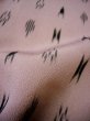 画像7: F1212N 織 女性用着物  シルク（正絹） クリーミーな 薄い ピンク, 抽象的模様 【中古】 【USED】 【リサイクル】 ★★☆☆☆ (7)