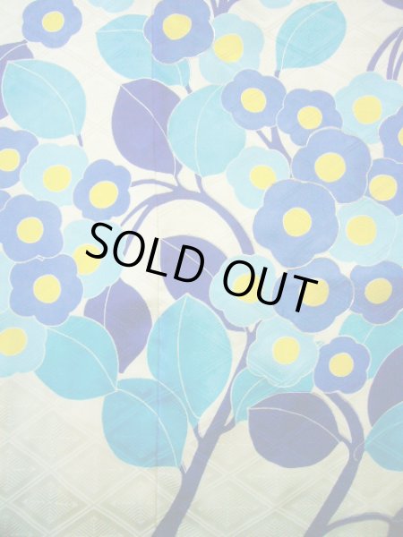 画像7: F1216G 振袖 女性用着物  シルク(正絹)  シャイニーな オフ ホワイト, 花 【中古】 【USED】 【リサイクル】 ★★★★☆ (7)