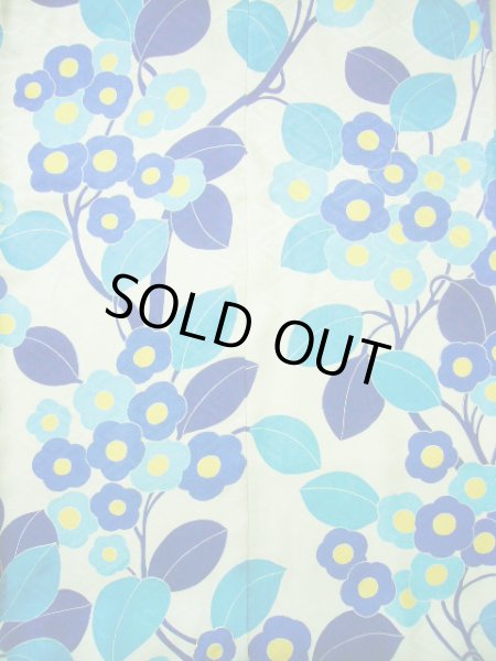 画像9: F1216G 振袖 女性用着物  シルク(正絹)  シャイニーな オフ ホワイト, 花 【中古】 【USED】 【リサイクル】 ★★★★☆ (9)