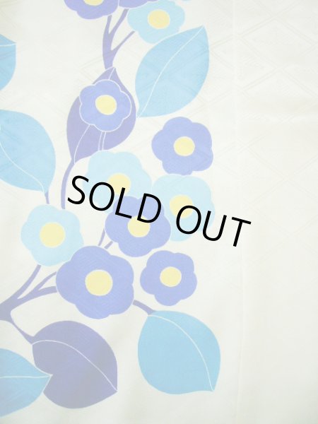 画像12: F1216G 振袖 女性用着物  シルク(正絹)  シャイニーな オフ ホワイト, 花 【中古】 【USED】 【リサイクル】 ★★★★☆ (12)