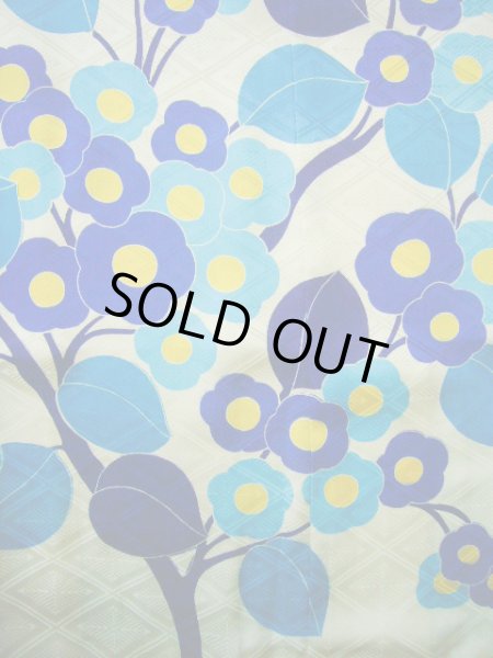 画像14: F1216G 振袖 女性用着物  シルク(正絹)  シャイニーな オフ ホワイト, 花 【中古】 【USED】 【リサイクル】 ★★★★☆ (14)