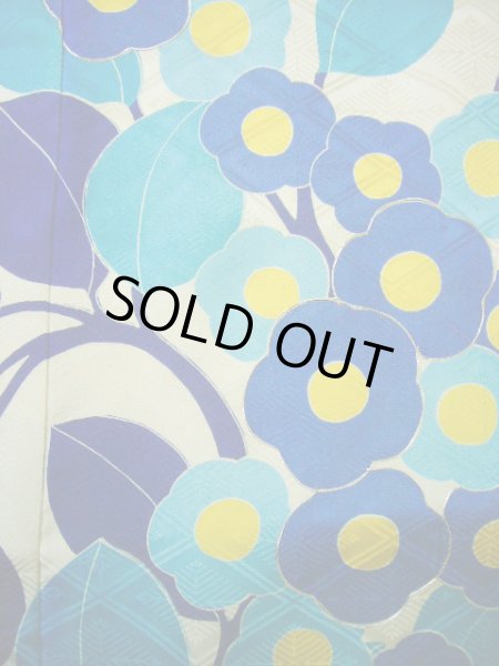 画像16: F1216G 振袖 女性用着物  シルク(正絹)  シャイニーな オフ ホワイト, 花 【中古】 【USED】 【リサイクル】 ★★★★☆ (16)