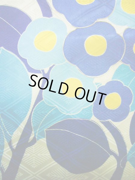 画像17: F1216G 振袖 女性用着物  シルク(正絹)  シャイニーな オフ ホワイト, 花 【中古】 【USED】 【リサイクル】 ★★★★☆ (17)