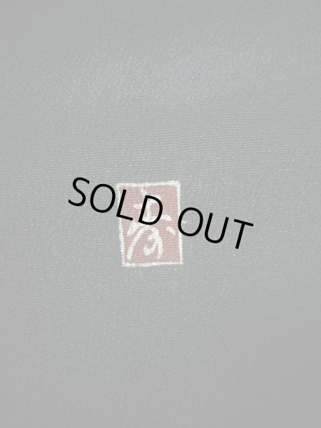 画像5: G0123S 黒留袖 女性用着物 家紋:剣かたばみ シルク(正絹)   黒, 椿 【中古】 【USED】 【リサイクル】 ★★☆☆☆ (5)