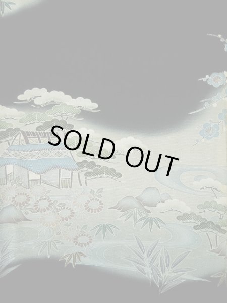 画像8: G0123S 黒留袖 女性用着物 家紋:剣かたばみ シルク(正絹)   黒, 椿 【中古】 【USED】 【リサイクル】 ★★☆☆☆ (8)