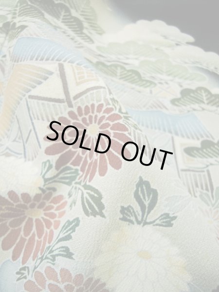 画像18: G0123S 黒留袖 女性用着物 家紋:剣かたばみ シルク(正絹)   黒, 椿 【中古】 【USED】 【リサイクル】 ★★☆☆☆ (18)