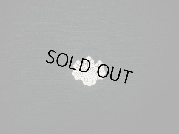 画像4: G0127C 黒留袖 女性用着物 家紋:桐 シルク(正絹)   黒, 紫陽花 【中古】 【USED】 【リサイクル】 ★★★★☆ (4)