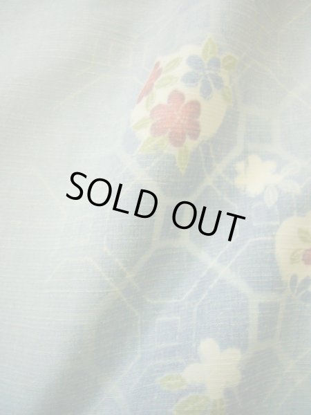 画像9: G0302V 紬 女性用着物  シルク(正絹) スモーキーな 薄い 水色, 花 【中古】 【USED】 【リサイクル】 ★★★★☆ (9)