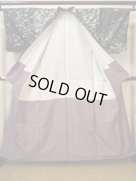 画像2: G0302W 大島紬 女性用着物  シルク（正絹）  スモーキーな 黒, 葉 【中古】 【USED】 【リサイクル】 ★★☆☆☆ (2)