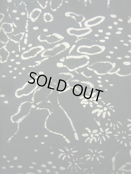 画像8: G0302W 大島紬 女性用着物  シルク（正絹）  スモーキーな 黒, 葉 【中古】 【USED】 【リサイクル】 ★★☆☆☆ (8)